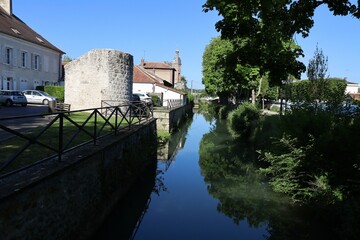La rivi&egrave;re le Grand Morin, ville de Cr&eacute;cy la Chapelle, d&eacute;partement de la Seine et Marne, France