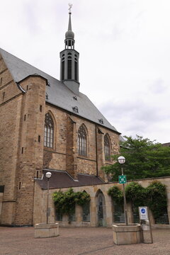 Blick auf die Propsteikirche St. Johann Baptist im Zentrum der Stadt Dortmund im Ruhrgebiet