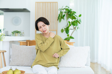 肩こりのミドルの主婦