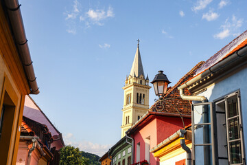 Obraz premium Historic Building in Sighisoara, Romania – Iconic Architecture in Transylvania