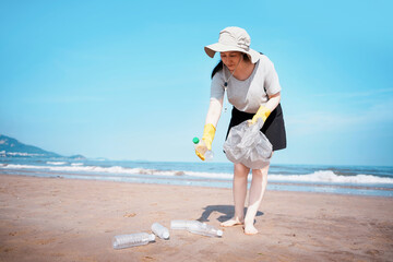 Coastal Cleanup Volunteer