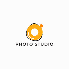 ILLUSTRATION PHOTOGRAPHY ABSTRACT CAMERA LENS SIMPLE LOGO ICON BLACK ORANGE COLOR TEMPLATE DESIGN ELEMENT VECTOR. GOOD FOR PHOTO STUDIO, APPS