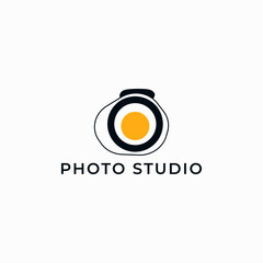 ILLUSTRATION PHOTOGRAPHY ABSTRACT CAMERA LENS SIMPLE LOGO ICON BLACK ORANGE COLOR TEMPLATE DESIGN ELEMENT VECTOR. GOOD FOR PHOTO STUDIO, APPS