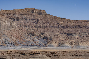 Tropic Shale；Slumps and landslides；Straight Cliffs Formation, lower unit with John Henry...