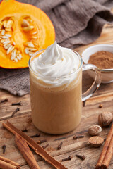 Pumpkin spice latte – vegan autumn drink