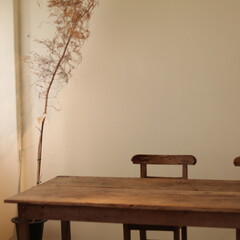 A vintage table and an old flower pot chill space