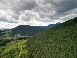 Naklejka premium Tatry zachodnie - Słowacja - zdjęcia z drona w wysokiej jakości zrobione w wakacje