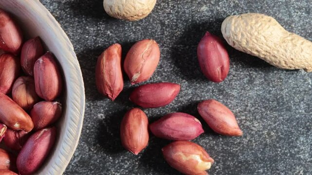 bol cacahuetes pelados con cascara