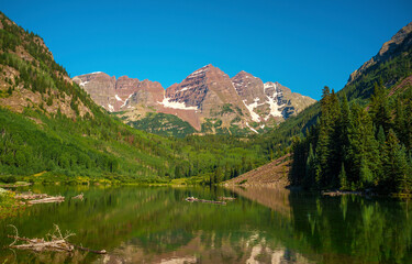 mountain lake in yosemite national park