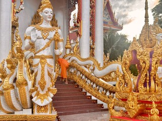 golden buddha statue