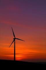 Obraz premium wind turbines in the sunset