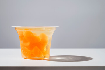 Tangerine jello available in the market. Tangerine jelly available at sweet shop, supermarket, convenience store, etc. 市販のみかんゼリー。スイーツ店、スーパーマーケット、コンビニエンスストアなどで手に入るみかんゼリー。