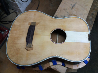 Restoration of an old acoustic guitar