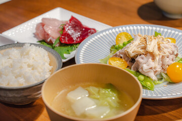 Japanese Dinner with Cold Pork Salad and Miso Soup / 冷しゃぶサラダと味噌汁の夕食
