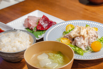 Japanese Dinner with Cold Pork Salad and Miso Soup / 冷しゃぶサラダと味噌汁の夕食
