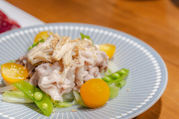 Cold Pork Salad with Yellow Tomatoes and Enoki Mushrooms / 黄トマトとえのきの冷しゃぶサラダ
