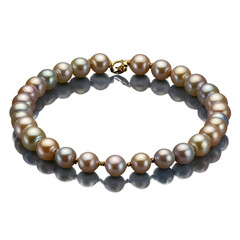 Fototapeta premium Elegant Freshwater Pearl Necklace Featuring Golden Clasp and Exquisite Reflections.