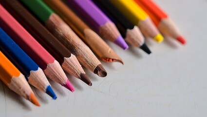 Obraz premium Colorful Sharpened and Broken Colored Pencils on White Surface