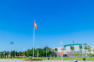 Fototapeta premium Ba Dinh square with vietnamese flag at Ha Noi, Vietnam 