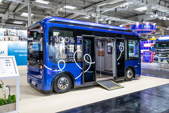 Bluebus 6m electric minibus (2024)