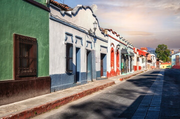 Obraz premium Colorful colonial style houses in the street, San Cristobal de las Casas, Chiapas, Mexico