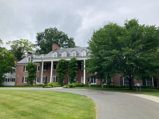 Obraz premium Wildwood Manor House in summer