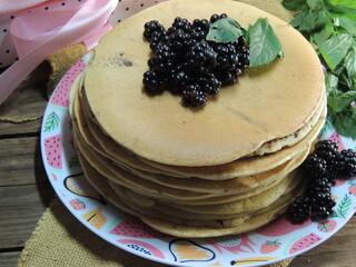pancakes with berries