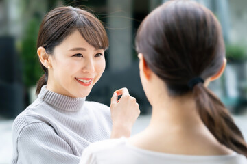 女性