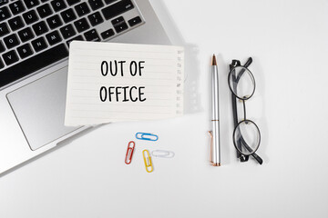 Office Note “Out of Office” Set on Office Desk – Availability & Status Concept