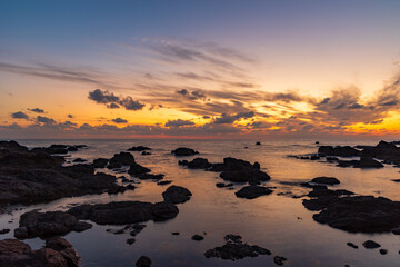 日本の風景・秋　日本海の夕暮れ　秋田県八峰町　岩館海岸