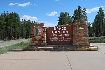 Entrance sign to Bryce Canyon National Park