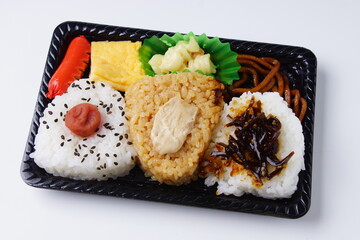 おにぎり弁当