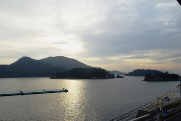 日本：鞆の浦／島影が浮かぶ瀬戸内海の朝の風景／広島県福山市