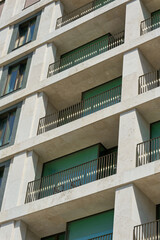 Fassade eines Bürohauses in der Innenstadt von Berlin