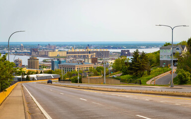 Obraz premium Aerial Cityscape and Lake Superior View in Duluth