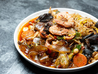 Spicy vegetable stir fried noodles