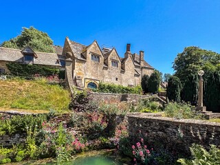 Building in the garden 