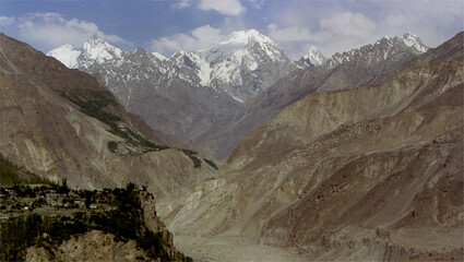 Karakorum range with snow from Pakistan / パキスタン国境から眺める雪のカラコルム山脈の大パノラマビュー
