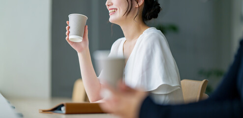 女性