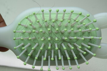 The combs that we use every day cause hair to fall out, sometimes a lot, when we use them