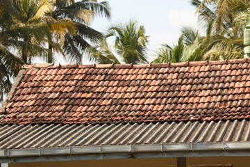 A roof with a tan and brown color