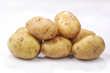 Kentang. Potatoes are a type of tuber that is rich in nutrients and has various health benefits.. Potato isolated
