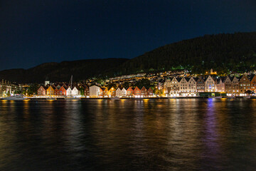 Bergen in Norwegen bei Nacht