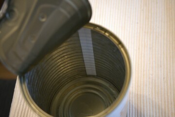 Empty open can close up