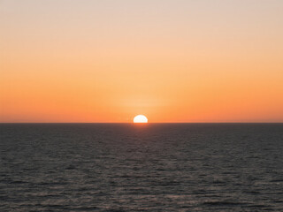 Fototapeta premium Sunset Over Calm Ocean Horizon