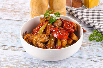 Pork with oyster sauce and vegetables