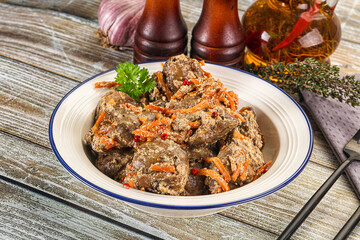 Chicken liver with cream and carrot