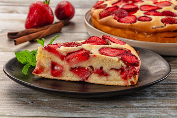 Strawberry pie tart served mint