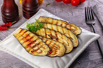 Hot grilled eggplant slices snack