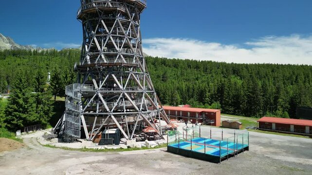 Szczyrbskie Pleso - jezioro i piękne widoki na Tatry Zachodnie nagrane dronem w wysokiej jakości